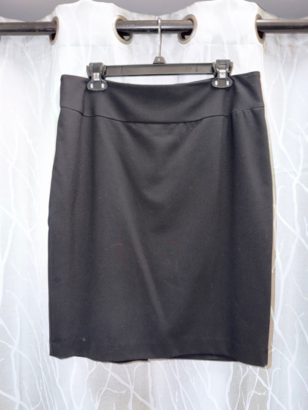 Vince Camuto black skirt size 12 with a back zipper